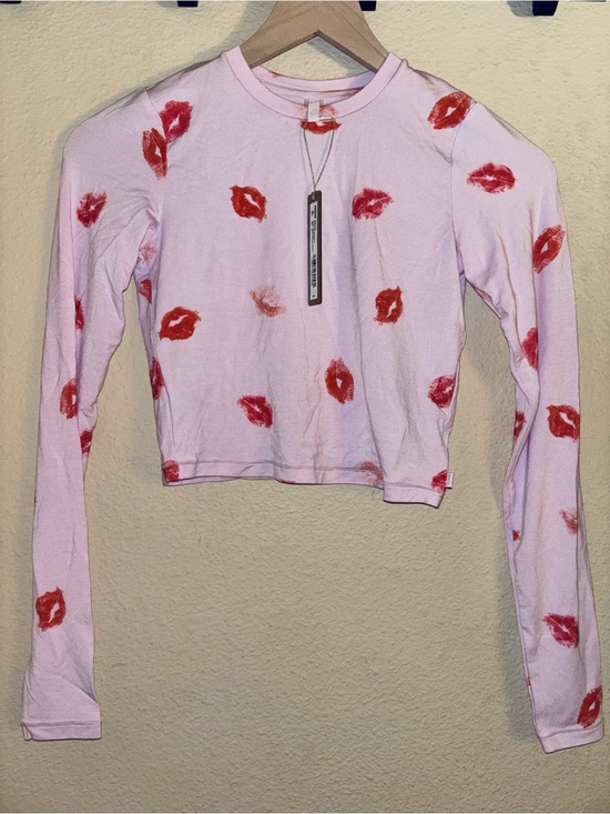 SKIMS Tops - NWT Skims Sleep Super Crop Long Sleeve Top - In Cherry Blossom Lipstick